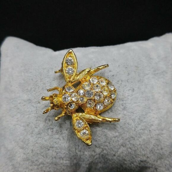 Vintage Clear Rhinestone Bee Brooch, Gold Plated, Insect Pin, 1 1/4 Inches - Picture 5 of 9